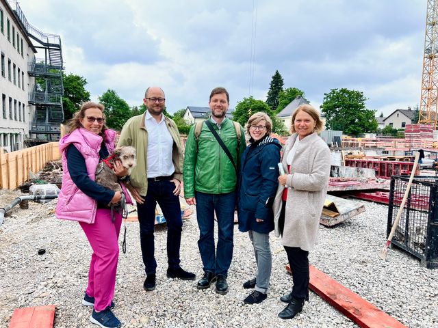 Besuch an der Ellis-Kaut-Grundschule – Pilotprojekt des Gebäudetyps-e startet