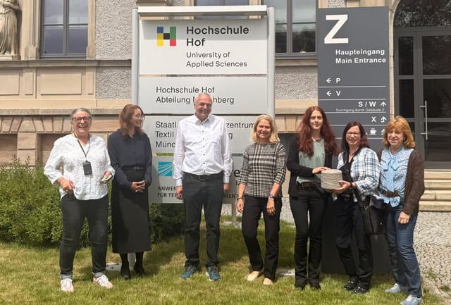Informationsbesuch der Grünen zu textilen Innovationen für Bau und Industrie